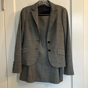 Beautiful tailored Theory tweed skirt suit